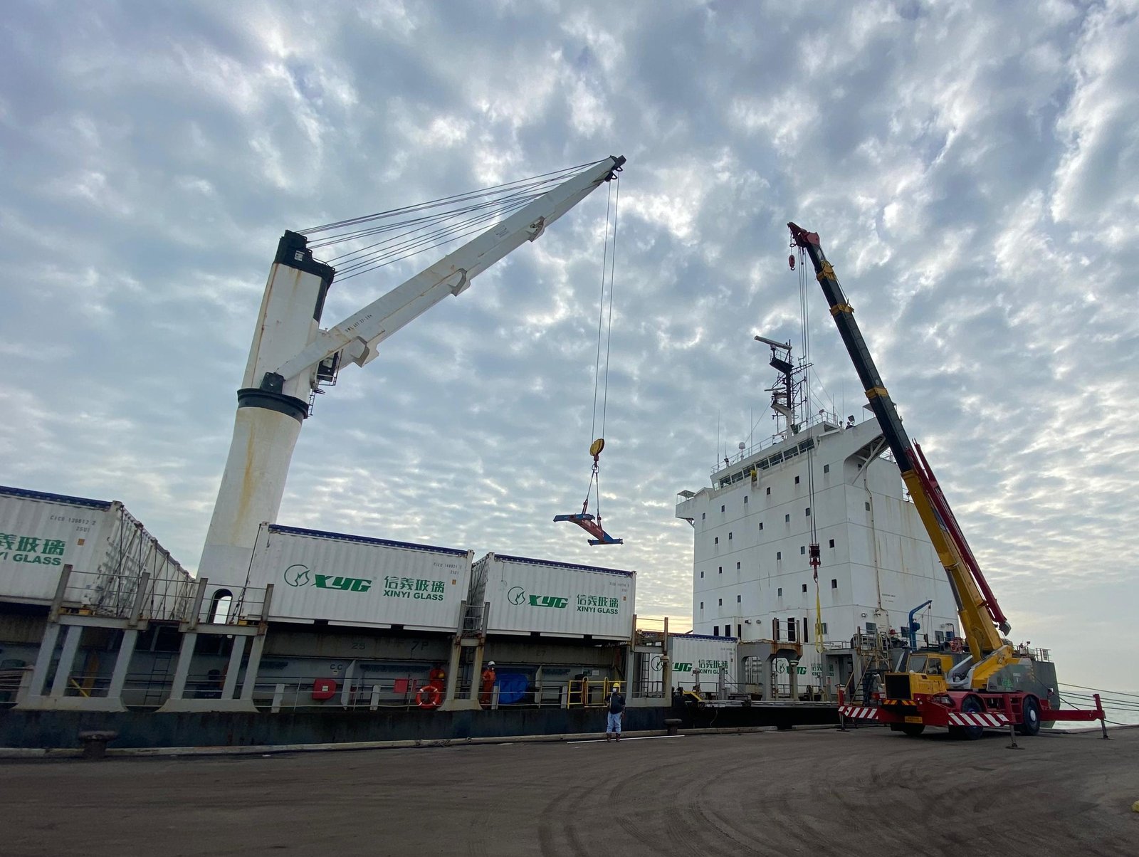 Job Supply Crane 45 Ton & Rental of Generator 220kva for MV Sentosa Trader Shipping Container